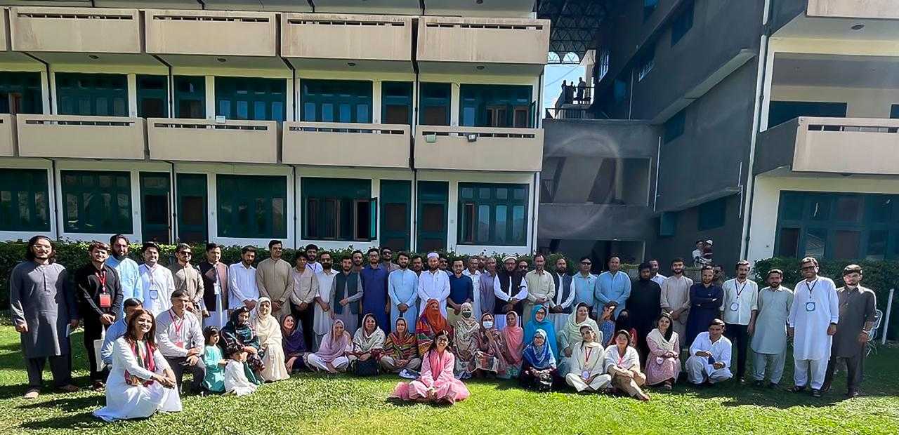 You are currently viewing AKU, US Mission celebrate climate action fellows in KP