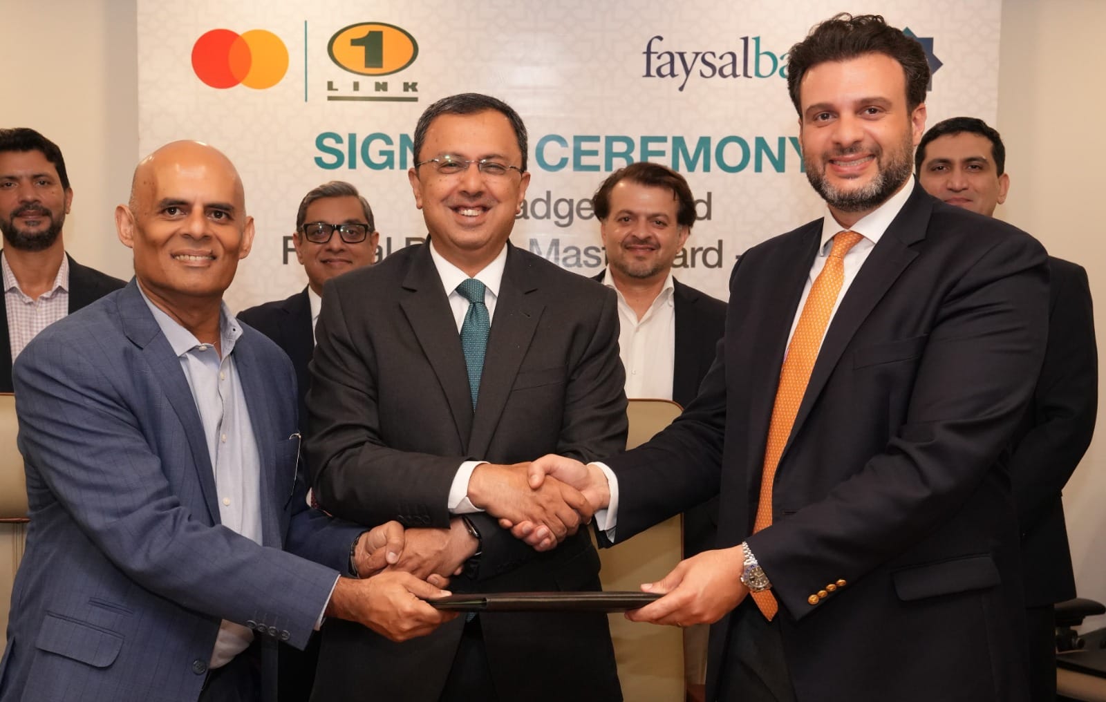 You are currently viewing Faysal Bank partners with Mastercard and 1LINK to launch Shariah Compliant Co-Badged Debit Card