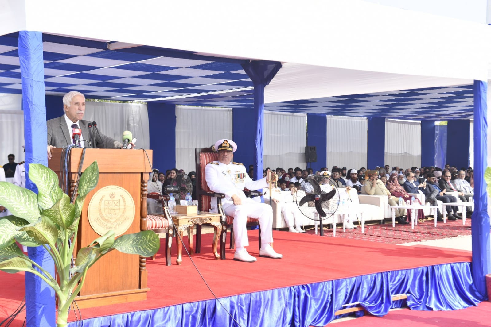 You are currently viewing Federal Minister for Maritime Affairs attends the parade