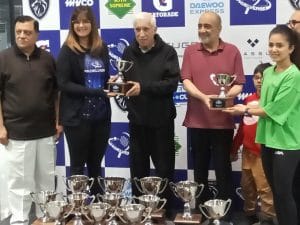 Read more about the article Qaiser Shaikh gives away prizes at the Padel Tournament