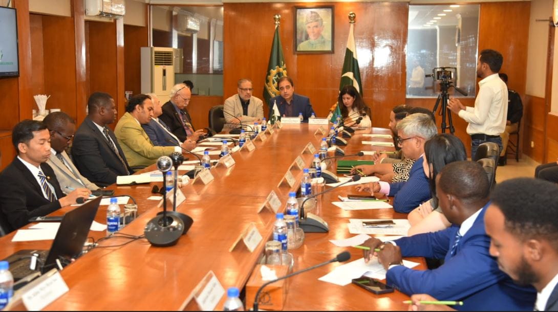 You are currently viewing Diplomats briefed on economy & trade at FPCCI