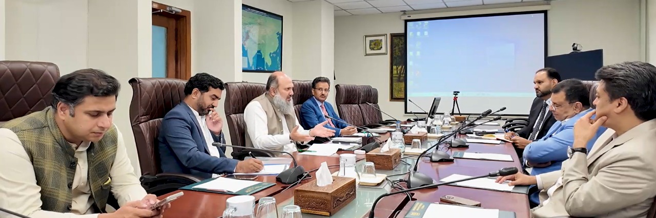 You are currently viewing Commerce Minister assures textiles and apparel sector of budgetary support