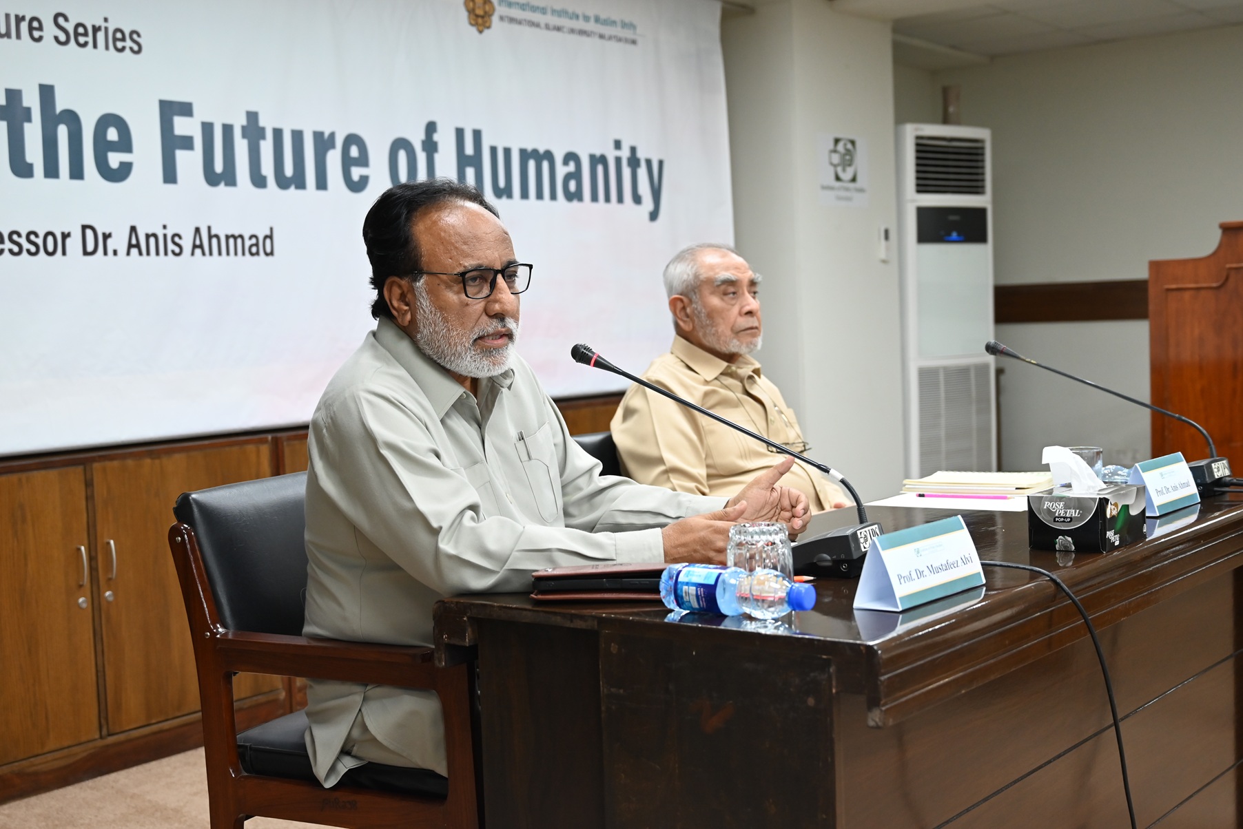 You are currently viewing Muslim youth must reconnect with their roots and legacy to help salvage humanity: Dr. Anis Ahmad