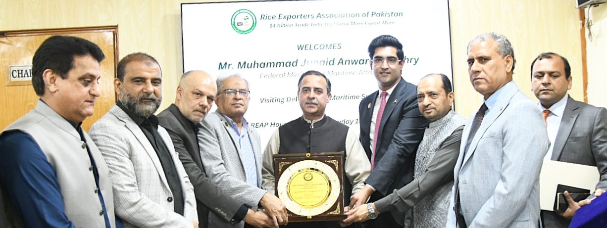 You are currently viewing Maritime Minister urges $10bn rice export target, pledges full support to REAP